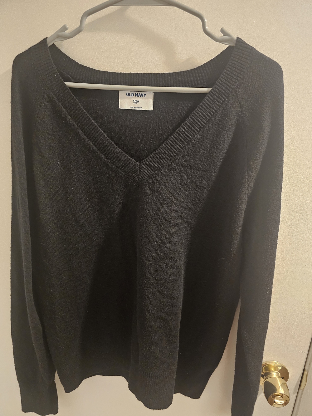 Old Navy Black V-Neck Women's Sweater
